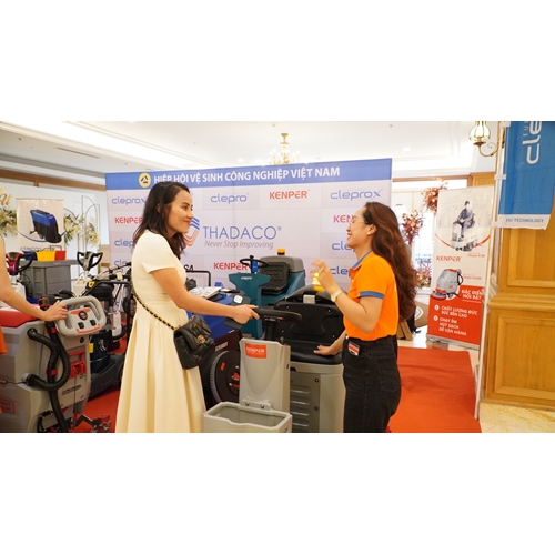 Máy chà sàn công nghiệp ngồi lái CLEPRO C100B (Dùng ắc quy) 6